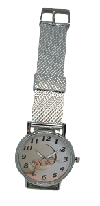 relógio de pulso prateado com foto